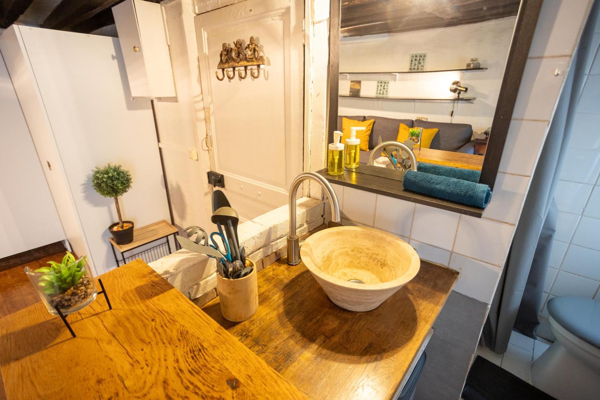 Апартаменты Studio Cosy Romantique En Plein Coeur De Париж Экстерьер фото